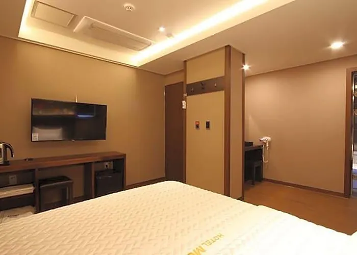 Momo Hotel 2*