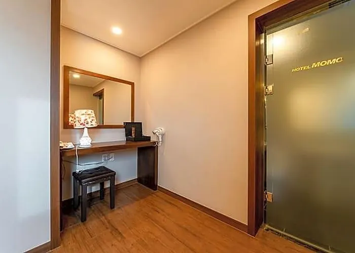 Momo Hotel 2*